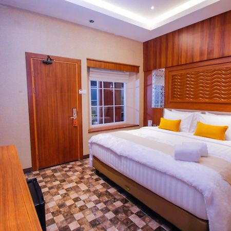 Petit Boutique Hotel Solo ภายนอก รูปภาพ